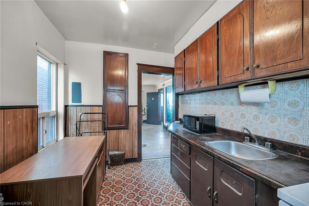 8 Morris Avenue Property Photo 20