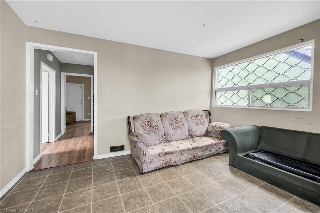 8 Morris Avenue Property Photo 26