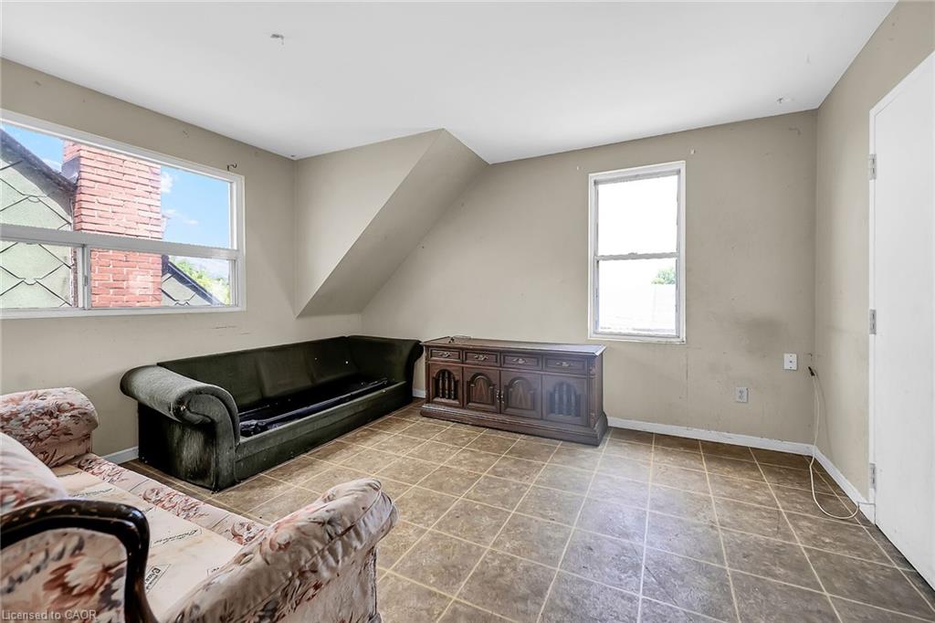 8 Morris Avenue Property Photo 27