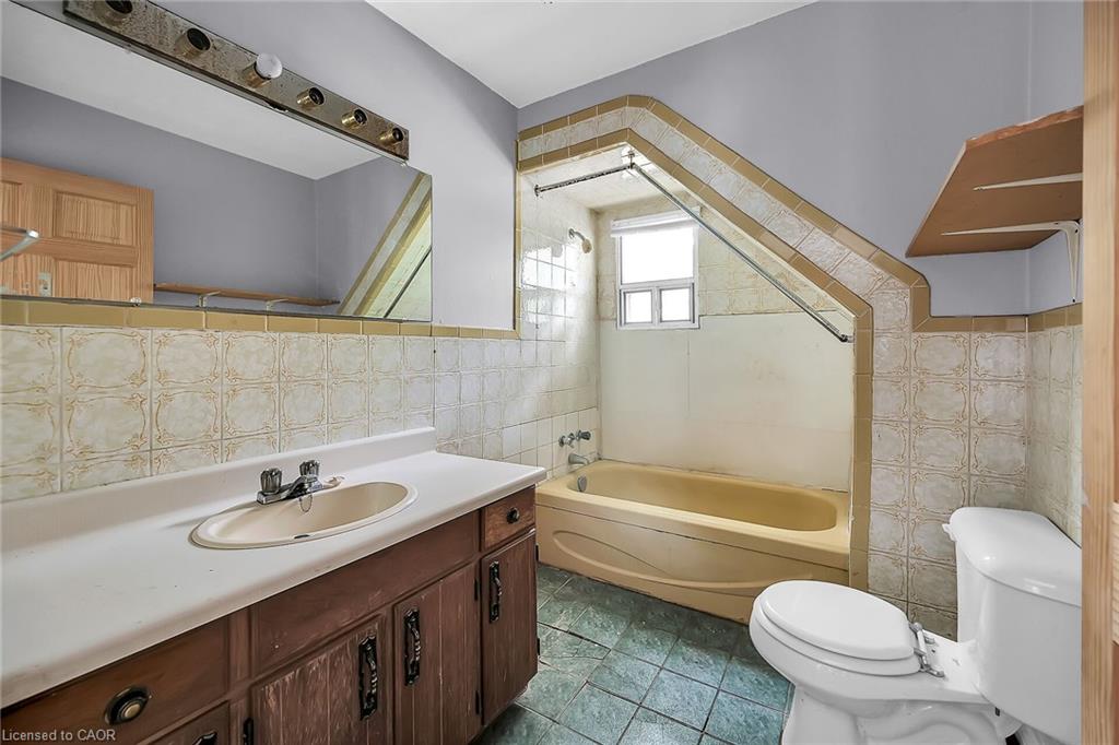 8 Morris Avenue Property Photo 32