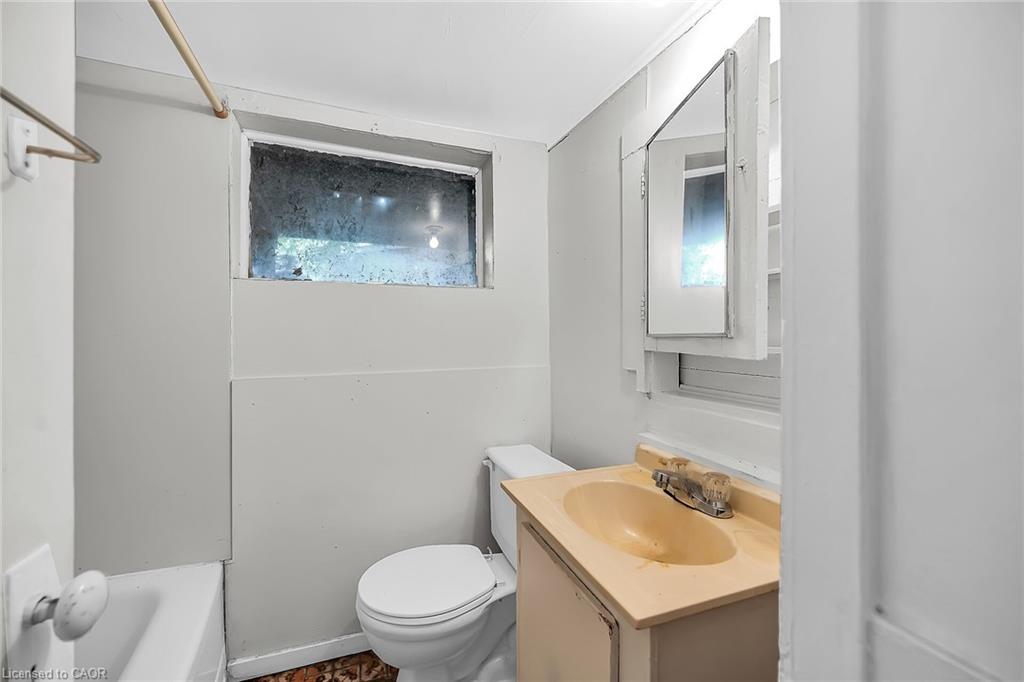 8 Morris Avenue Property Photo 44