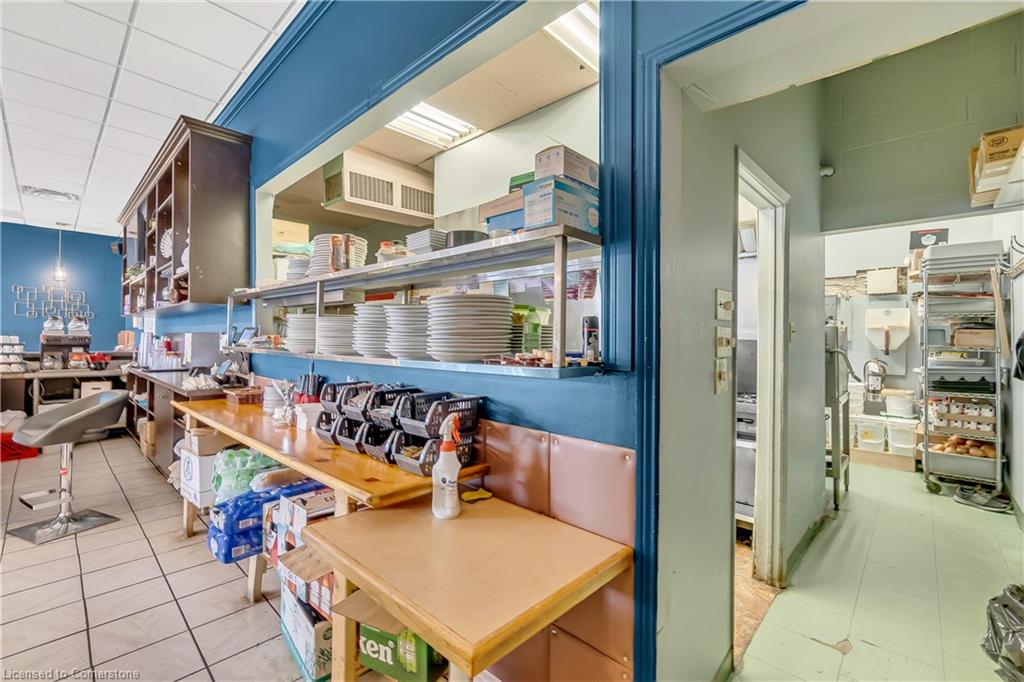 3-368 Queen Street W Property Photo 14