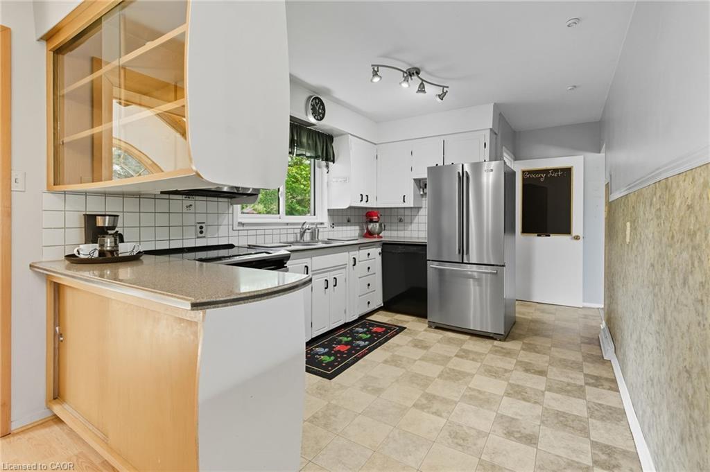 16 Glendale Drive Property Photo 7