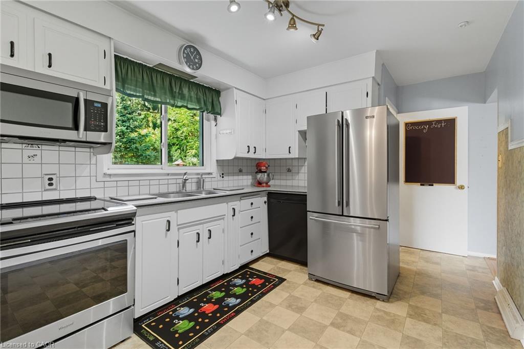 16 Glendale Drive Property Photo 9