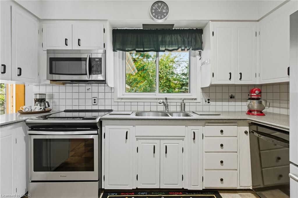 16 Glendale Drive Property Photo 10