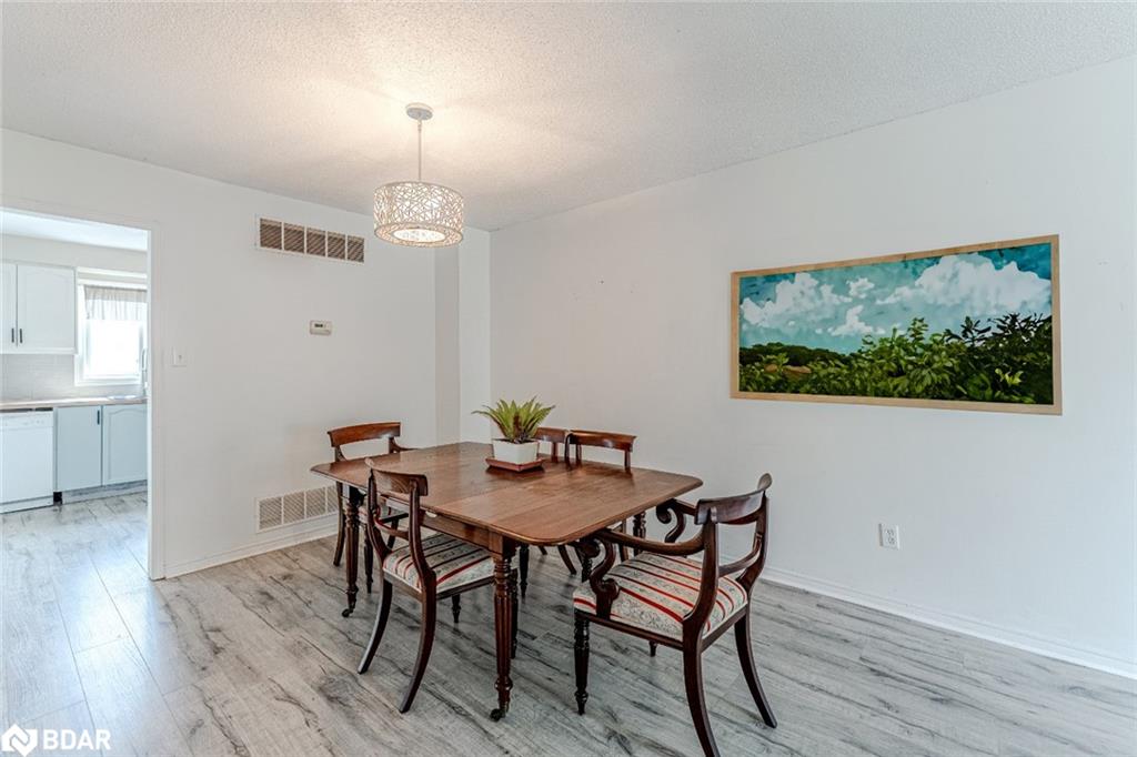 256 Hickling Trail Property Photo 4