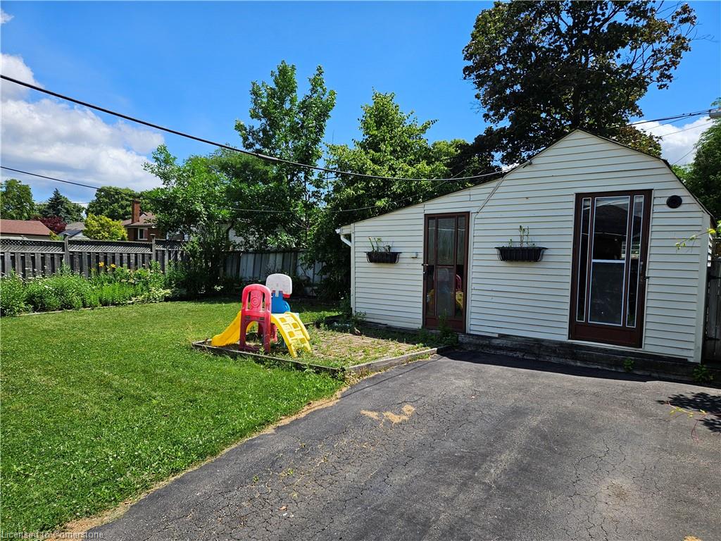 148 Hoover Crescent Property Photo 5