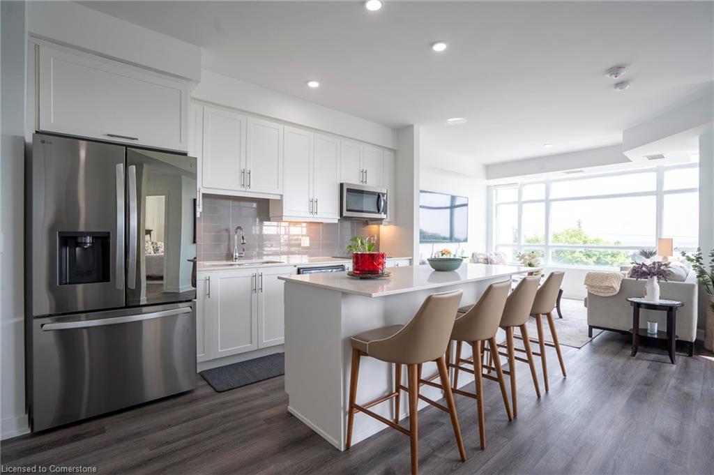 418-600 North Service Road Property Photo 5