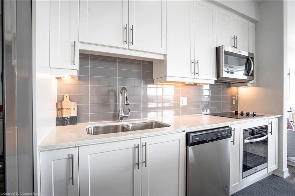 418-600 North Service Road Property Photo 6