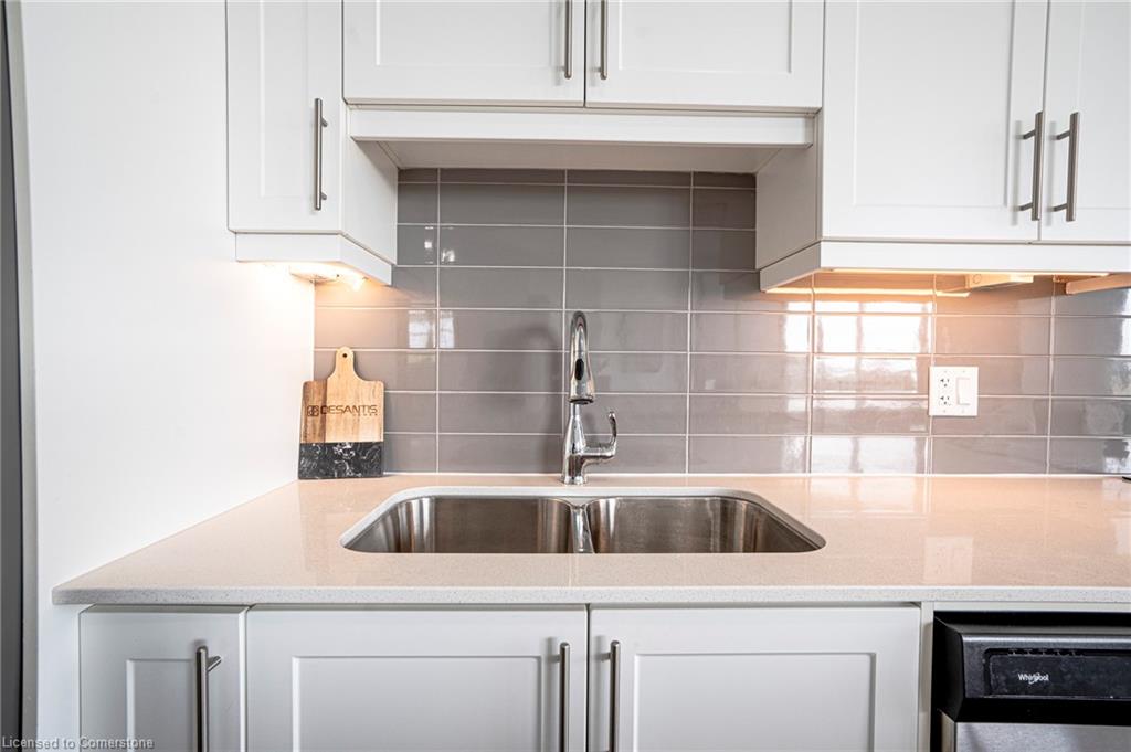 418-600 North Service Road Property Photo 7