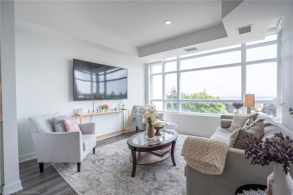 418-600 North Service Road Property Photo 9