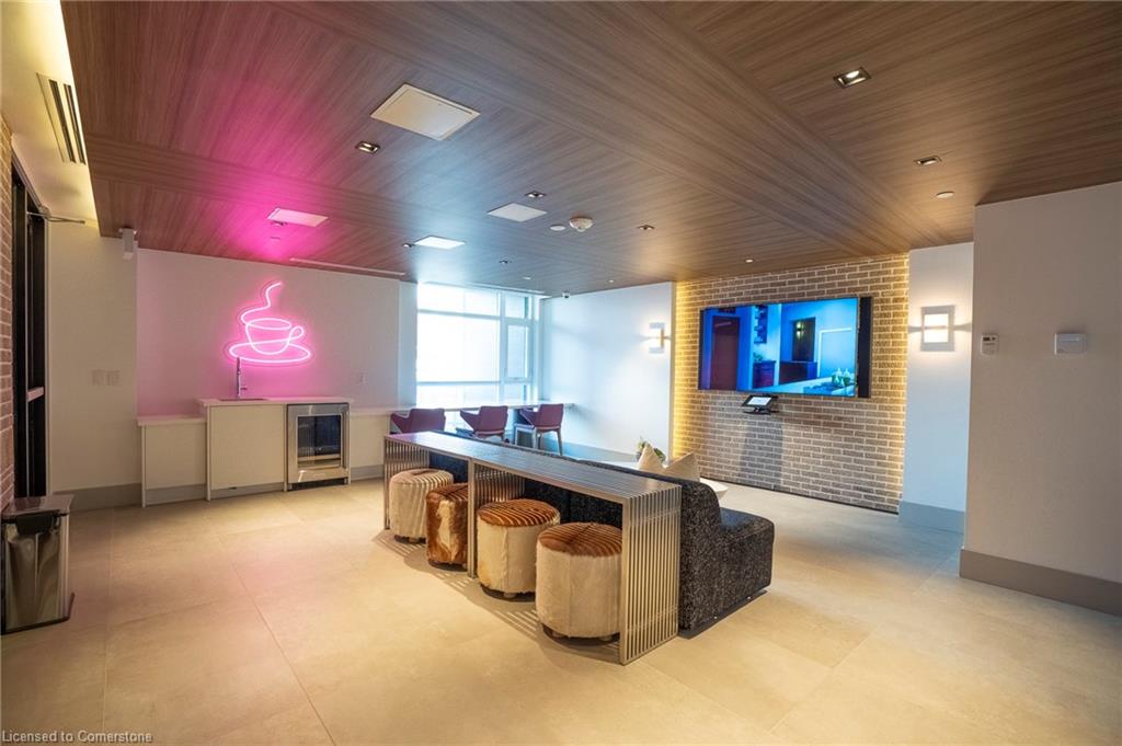 418-600 North Service Road Property Photo 43