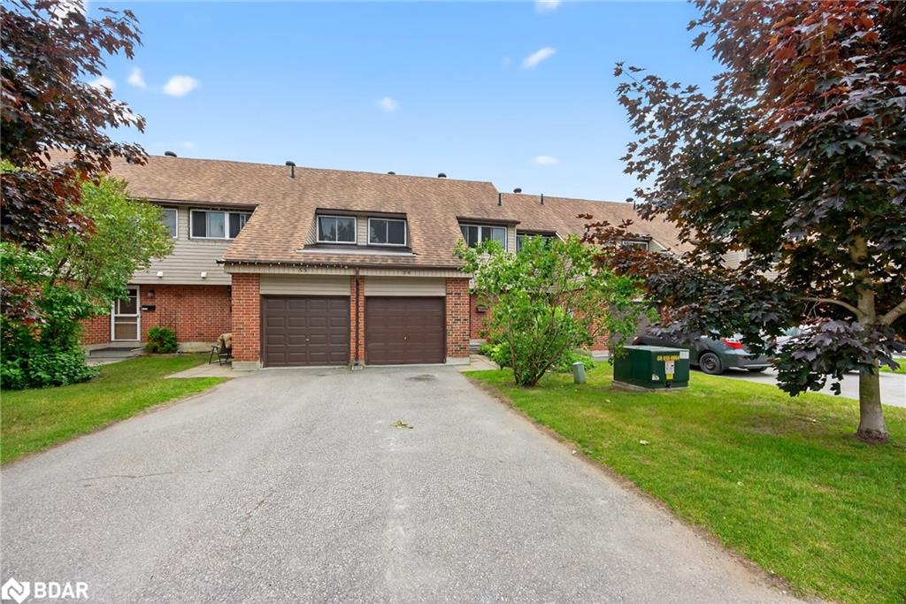 54-441 Barrie Road Property Photo 1