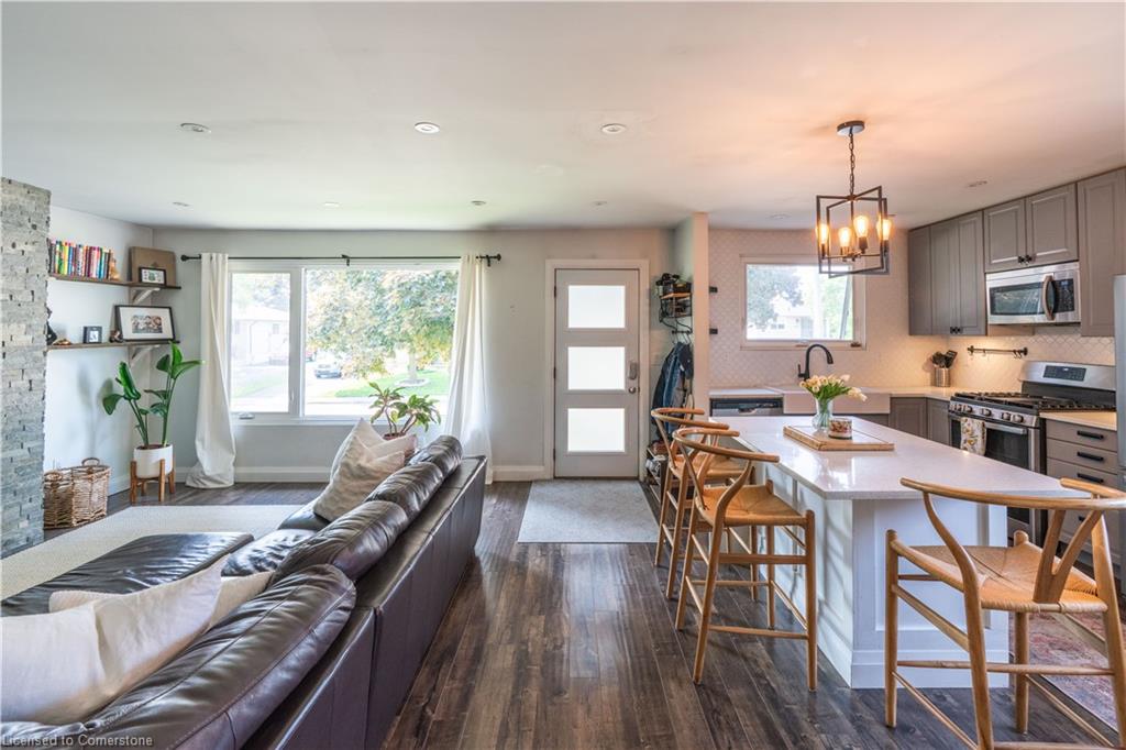 16 Boston Crescent Property Photo 1