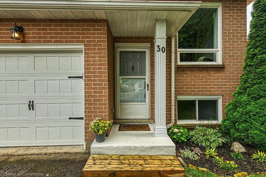 30 Lampman Crescent Property Photo 4