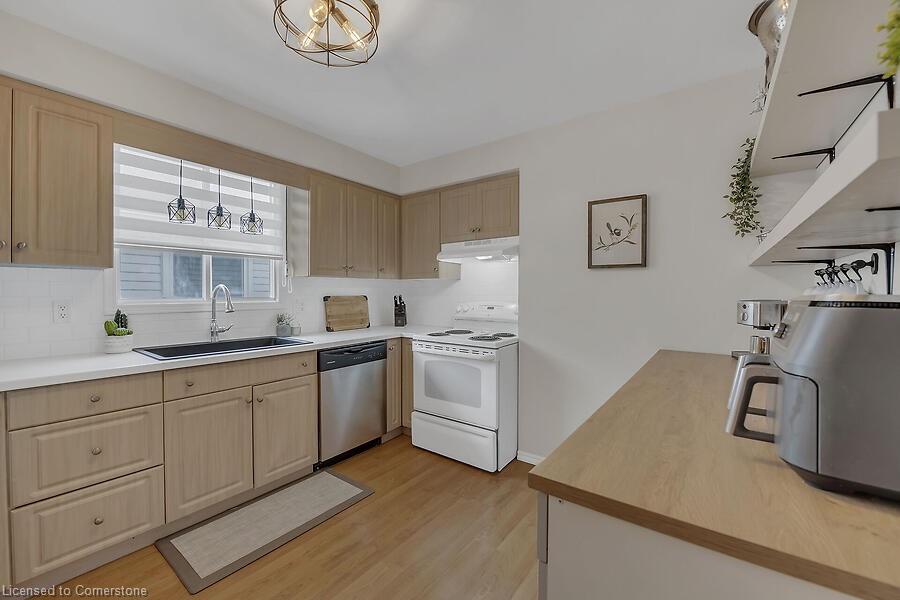 30 Lampman Crescent Property Photo 6
