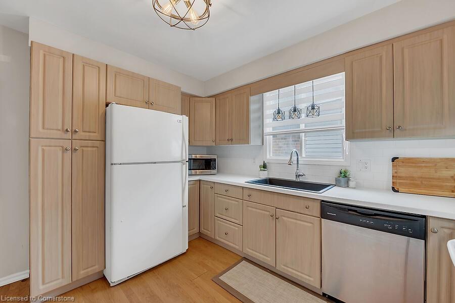 30 Lampman Crescent Property Photo 9
