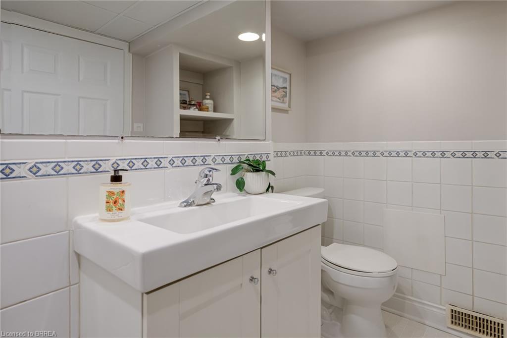 133 Margaret Avenue S Property Photo 20