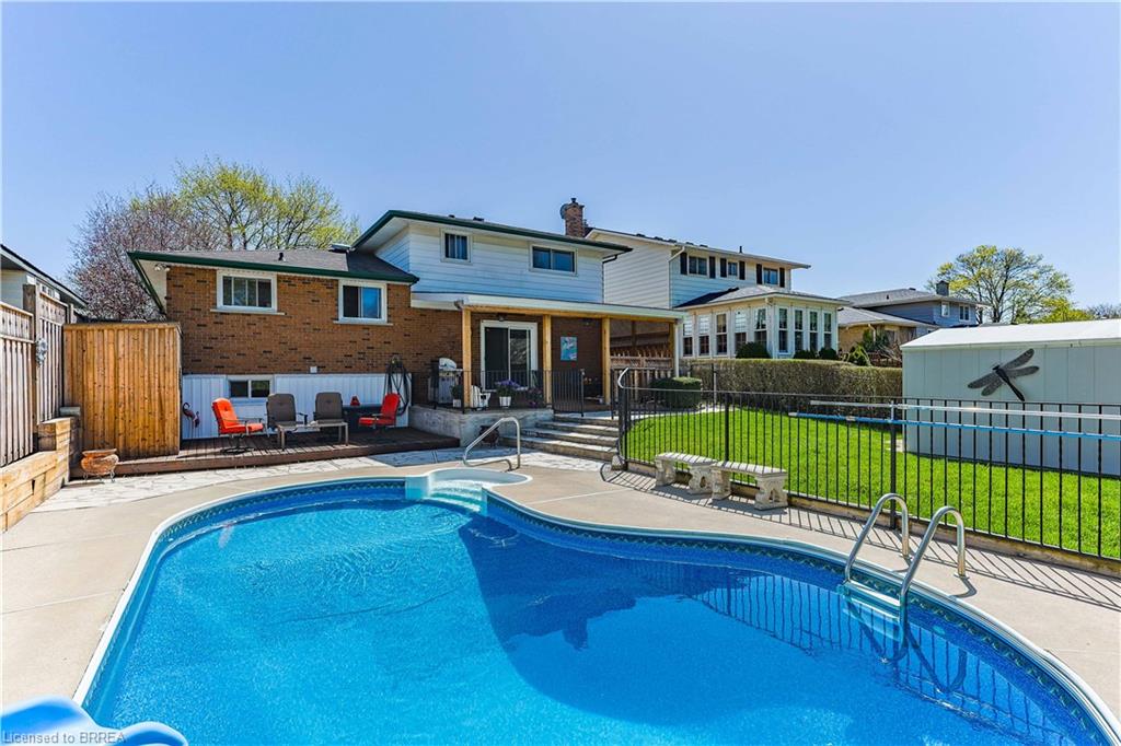 7 Crestlynn Crescent Property Photo 1