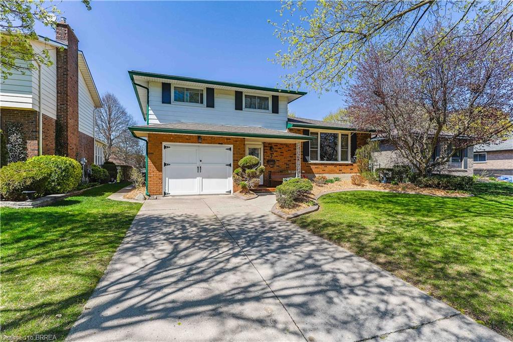 7 Crestlynn Crescent Property Photo 3