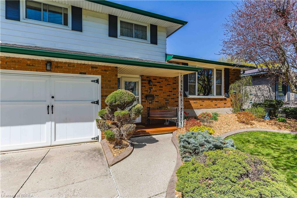 7 Crestlynn Crescent Property Photo 6