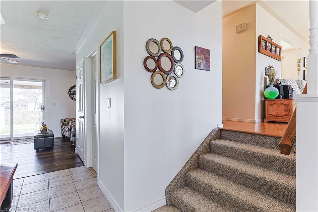 7 Crestlynn Crescent Property Photo 9