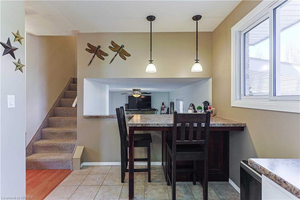 7 Crestlynn Crescent Property Photo 13