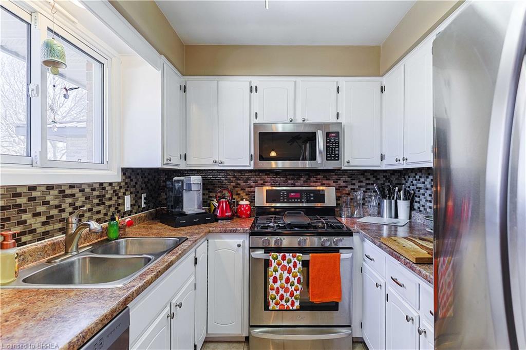7 Crestlynn Crescent Property Photo 16