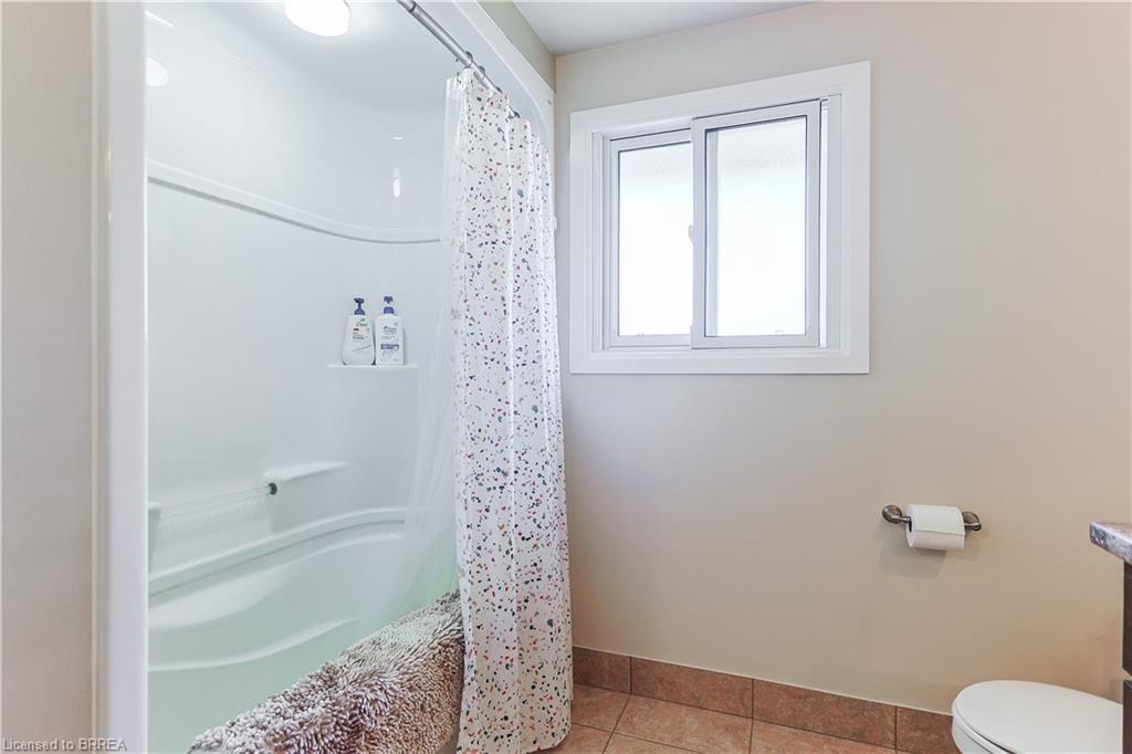 7 Crestlynn Crescent Property Photo 18