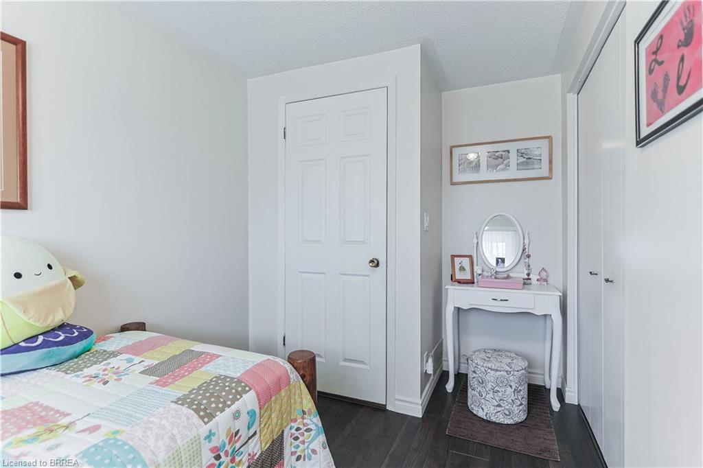7 Crestlynn Crescent Property Photo 23