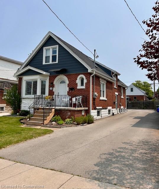 143 Tuxedo Avenue S Property Photo 1