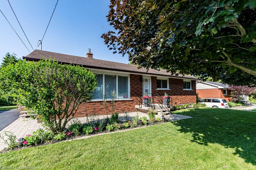 8477 Dickenson Road E Property Photo 1