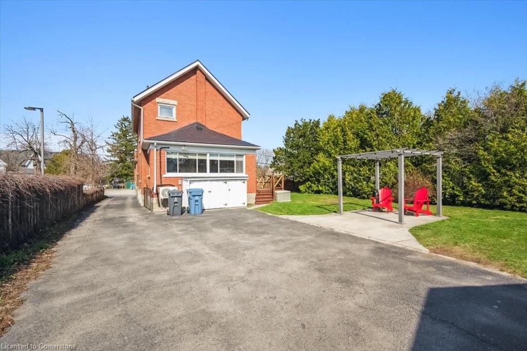 572 Woolwich Street Property Photo 41