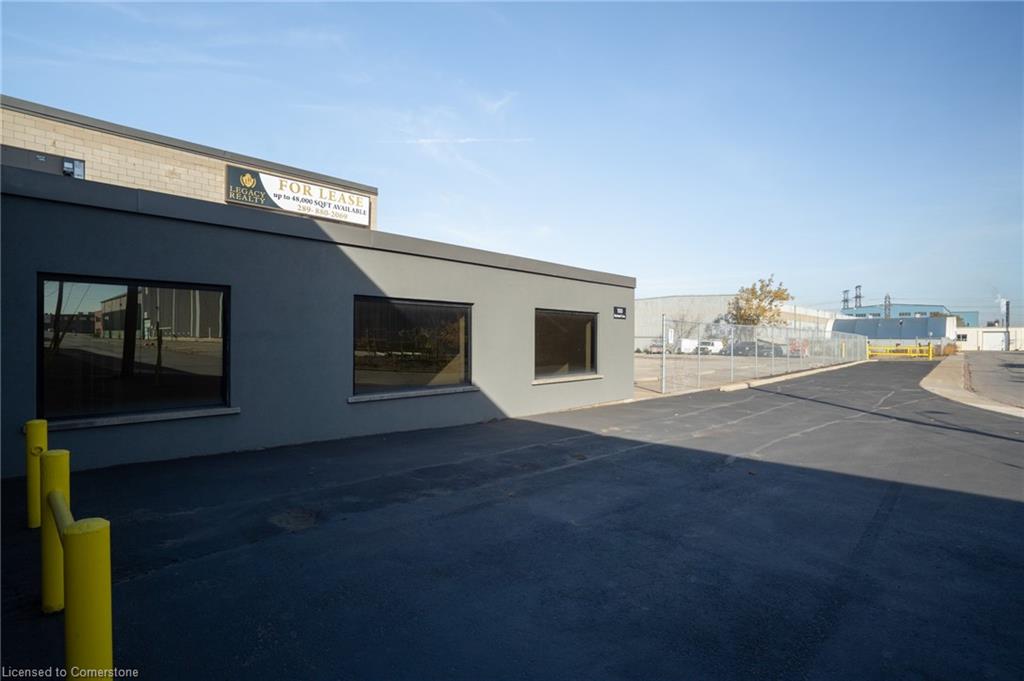 2-100 Burland Crescent Property Photo 13