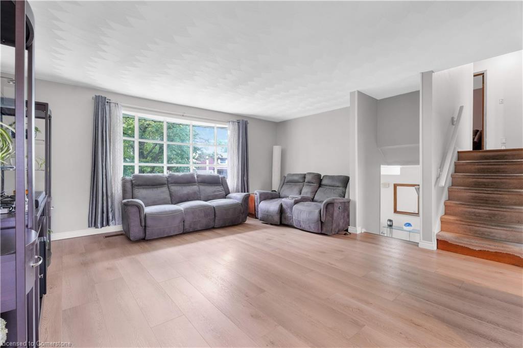 187 Lynnbrook Crescent Property Photo 16