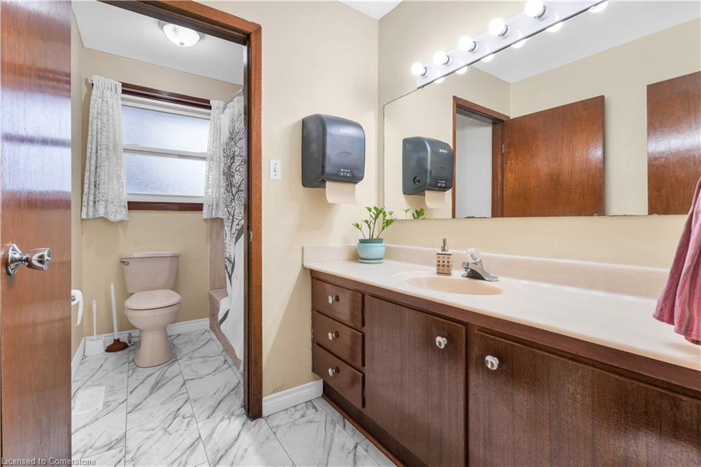 187 Lynnbrook Crescent Property Photo 22