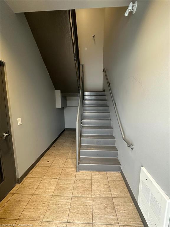 540 Upper James Street Property Photo 9