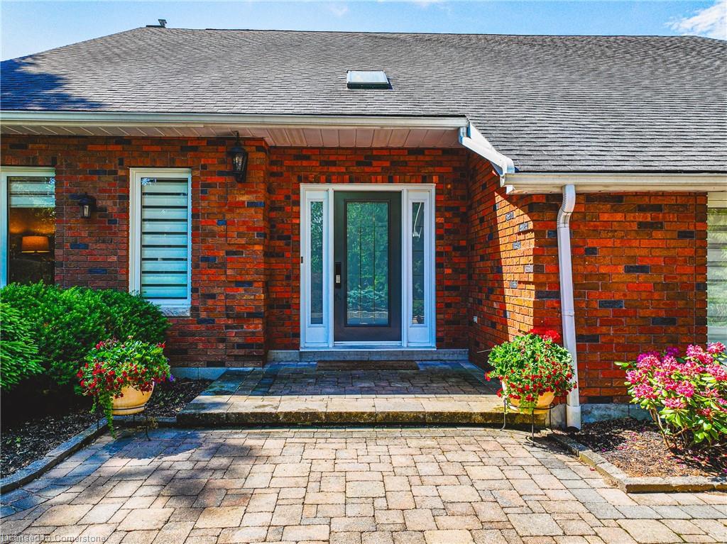6 Iris Court Property Photo 8