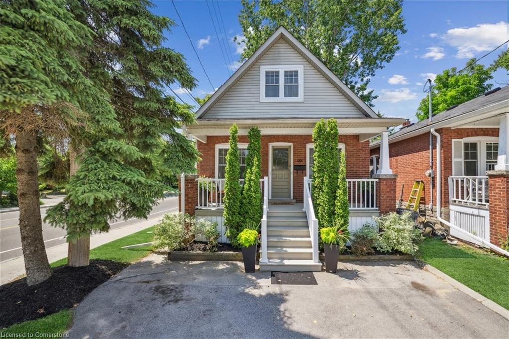 466 Holtby Avenue Property Photo 1