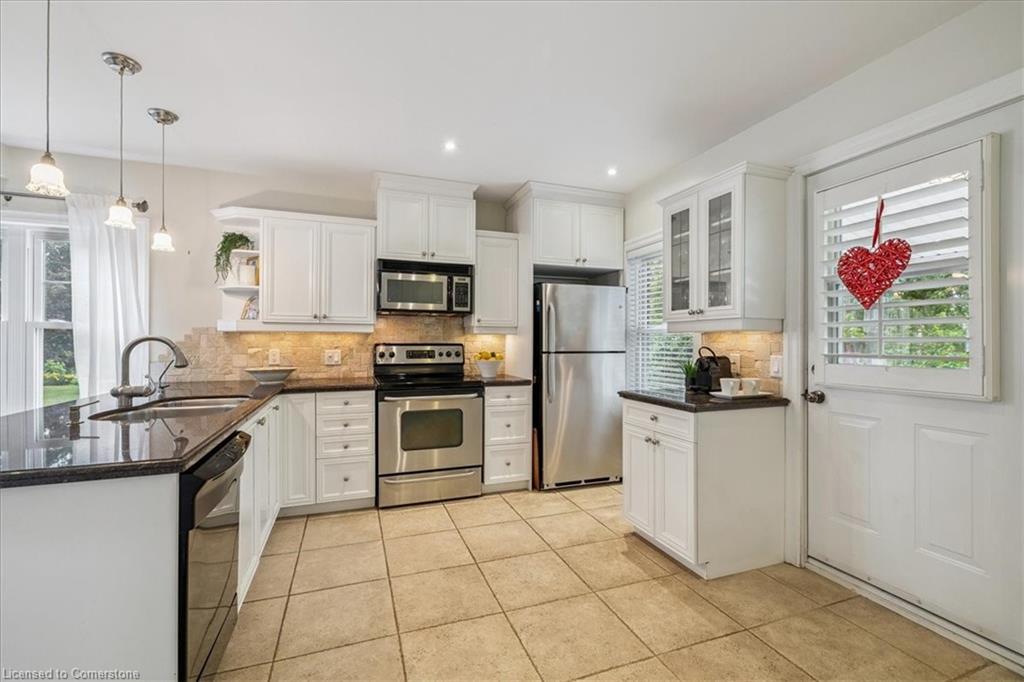466 Holtby Avenue Property Photo 10