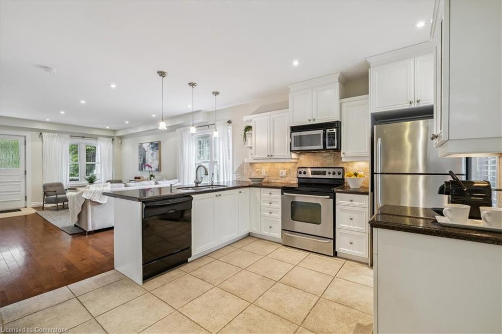 466 Holtby Avenue Property Photo 11
