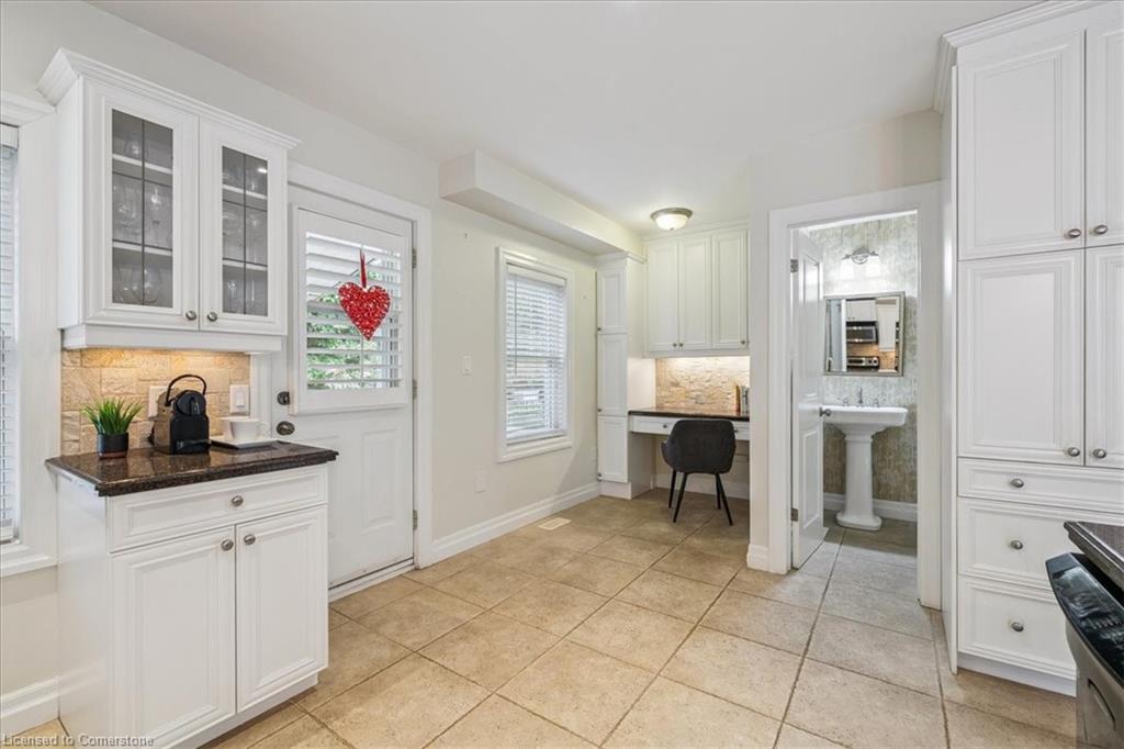 466 Holtby Avenue Property Photo 12