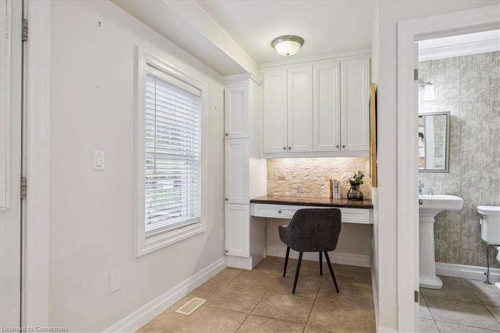 466 Holtby Avenue Property Photo 13