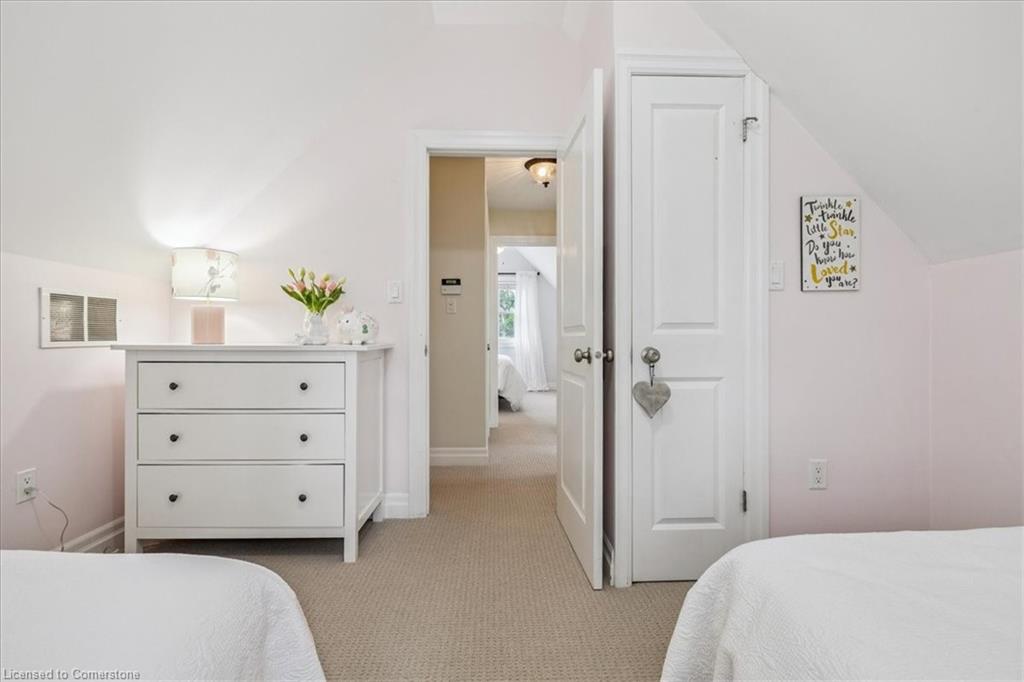 466 Holtby Avenue Property Photo 18