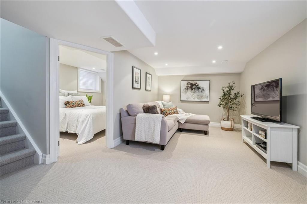 466 Holtby Avenue Property Photo 20