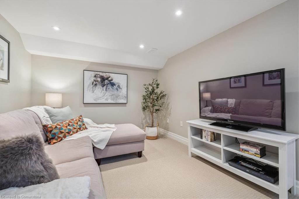 466 Holtby Avenue Property Photo 21
