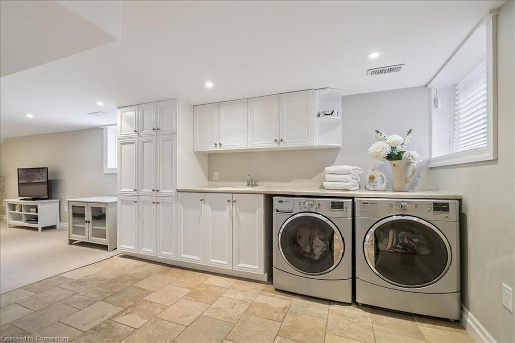 466 Holtby Avenue Property Photo 23