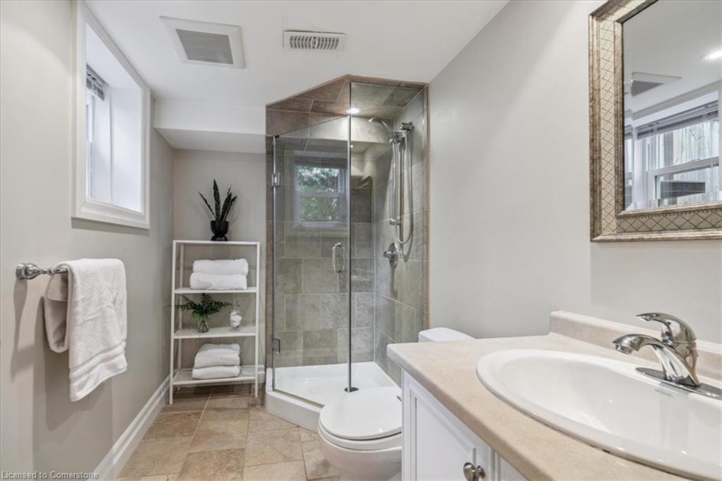 466 Holtby Avenue Property Photo 24