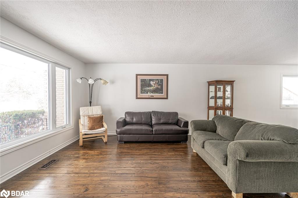 5853 Yonge Street Property Photo 7