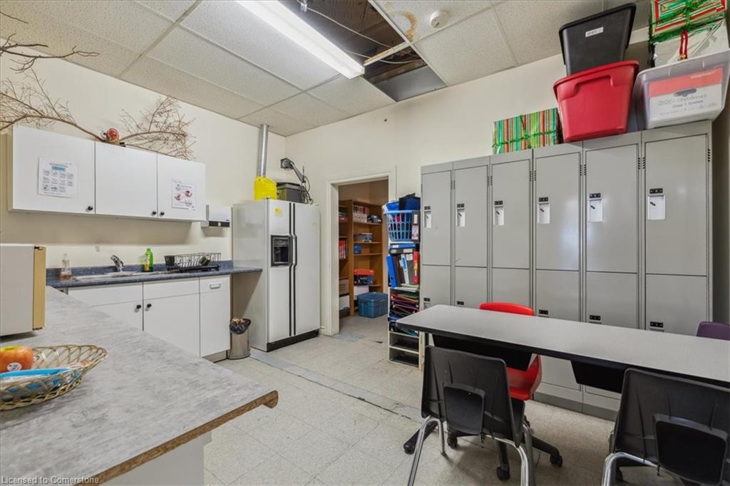 138 James Street N Property Photo 25